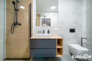 Kúpeľňa v ubytovaní Apartamenty BalticON Kasprowicza parking inclusive