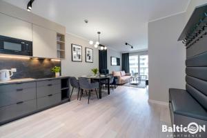 Kuchyňa alebo kuchynka v ubytovaní Apartamenty BalticON Kasprowicza parking inclusive