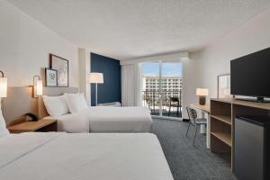 Spark by Hilton Ormond Beach Oceanfront客房内的一张或多张床位