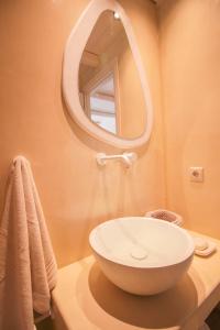 Koupelna v ubytování 4Twaves beach house - BeachFront in Agios Ioannis