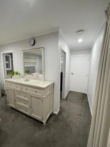 Foto sihtkohas Upper Hutt asuva majutusasutuse Private Ensuite with Spa in Upper Hutt galeriist
