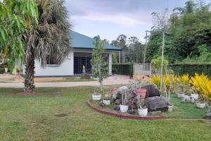 Градина пред Comfortabele vakantiewoning in Wanica, Suriname