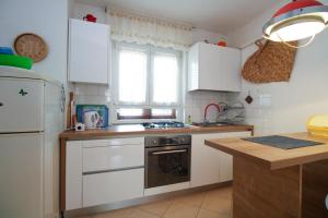Kuchyň nebo kuchyňský kout v ubytování Apartment Giovanna 1557