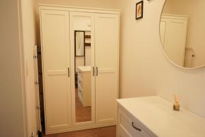 Koupelna v ubytování Möblierte 3-Zimmer-Wohnung nahe Düsseldorf in Duisburg-Süd + 32 fotografií