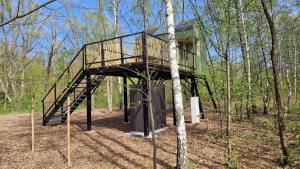 a tree house in the middle of the woods at Posed U HRADU in Jaklovec