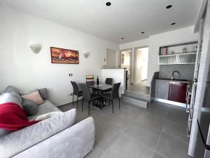 a living room with a couch and a table and a kitchen at Apartment Diva in Zambratija