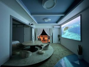 TV a/nebo společenská místnost v ubytování Paysage 伊豆高原 + 19 fotografií