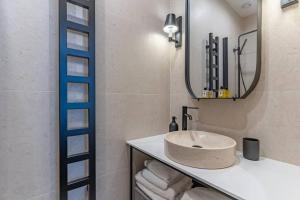 a bathroom with a sink and a mirror at Appartement de luxe in Paris