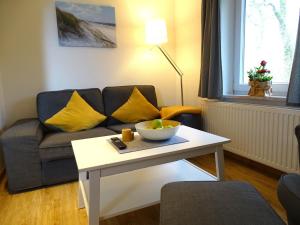 a living room with a couch and a table at Seeigel in Gruberhagen