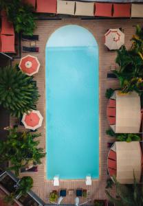 an overhead view of a swimming pool with umbrellas at Relais des Plateaux & Spa– Ivato International Airport in Antananarivo