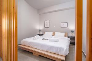 Postel nebo postele na pokoji v ubytování IVY Apartments in The Heart of Athens