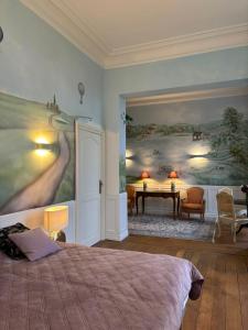 Tempat tidur dalam kamar di Château des Ablens