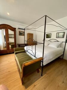 Katil atau katil-katil dalam bilik di Maison Georges