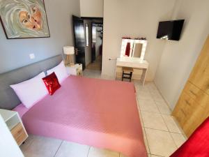 A bed or beds in a room at Marlen House Chania