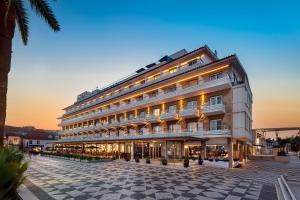 a large white building with a plaza in front of it at Hotel Baia in Cascais