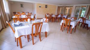 Ein Restaurant oder anderes Speiselokal in der Unterkunft Longview Luxury Resort 