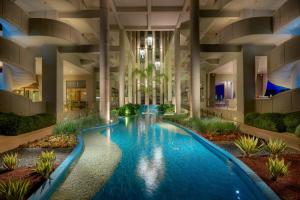 Бассейн в Elysium Resort & Spa или поблизости