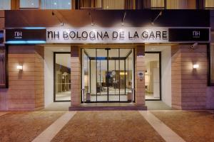 an entrance to a building with a entrance gate at NH Bologna De La Gare in Bologna