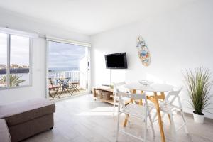 Kép Dúplex con piscina junto al mar szállásáról Puerto de Santiagóban a galériában