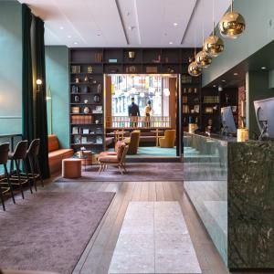 a lobby of a hotel with a bar at Hotell Bondeheimen in Oslo