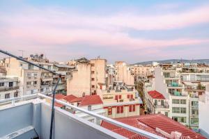 Nespecifikovaný výhled na destinaci Atény nebo výhled na město při pohledu z apartmánu