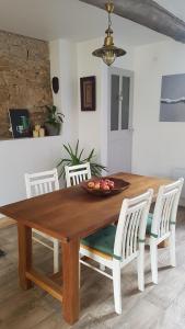 Zdjęcie z galerii obiektu La maison vanillier w mieście Saint-Cyr-du-Bailleul