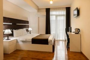 Postel nebo postele na pokoji v ubytování Hotel Grand Palace