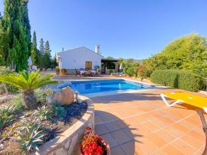 Basen w obiekcie Magic cotagge 5 minutes from Nerja and Frigiliana lub w pobliżu