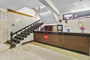 Ο χώρος του λόμπι ή της ρεσεψιόν στο OYO Flagship Hotel Sridhar
