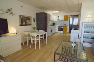 Kuchyň nebo kuchyňský kout v ubytování Casa Curt, vista mar y playa