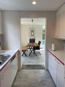 Dapur atau dapur kecil di Amazing 2 bedroom flat: specious and central (Duke2)