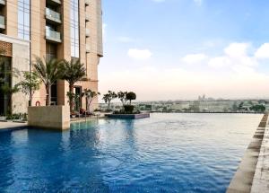 Bazén v ubytování Lux BnB I Amna Tower I Sky Line Views nebo v jeho okolí
