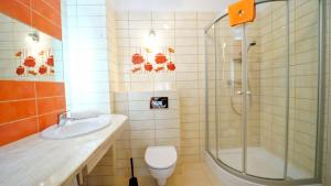 Ένα μπάνιο στο Apartamenty Every Sky Nadrzeczna 2B