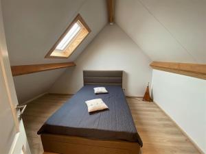 Ein Bett oder Betten in einem Zimmer der Unterkunft Cozy Polder House near Koksijde
