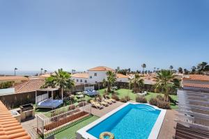 an aerial view of a swimming pool in a villa at Villa Golf del Sur in San Miguel de Abona