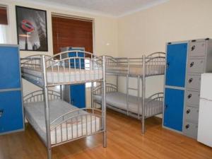 Postel nebo postele na pokoji v ubytování 24/7 London Hostel