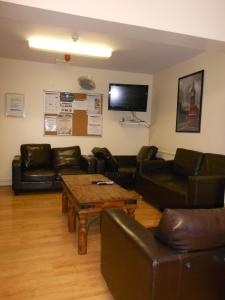 TV a/nebo společenská místnost v ubytování 24/7 London Hostel