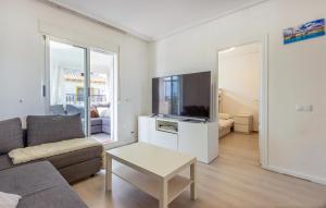 Et tv og/eller underholdning på 3 Bedroom Awesome Home In Orihuela