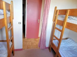 Dviaukštė lova arba lovos apgyvendinimo įstaigoje Appartement Saint-Michel-de-Chaillol, 2 pièces, 6 personnes - FR-1-393-90