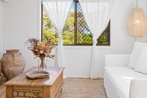 Posezení v ubytování Boho-Style Beach Apartment Kingscliff by uHoliday