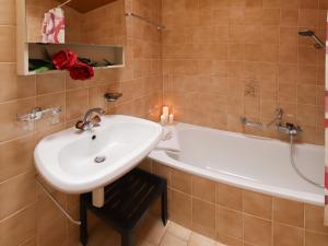 Bagno di Apartment Colline 8 by Interhome