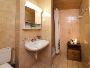 Bagno di Apartment Colline 8 by Interhome