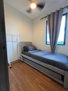 En eller flere senge i et værelse på Comfort Living at Country Garden Central Park 1-4pax + 16 billeder