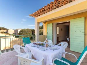 Balkoni atau teres di Apartment Lou Mazet by Interhome