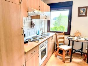 Kuchyň nebo kuchyňský kout v ubytování Apartment Gebauer-2 by Interhome