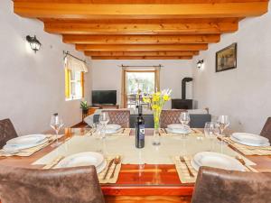 Televízia a/alebo spoločenská miestnosť v ubytovaní Holiday Home Ceko by Interhome