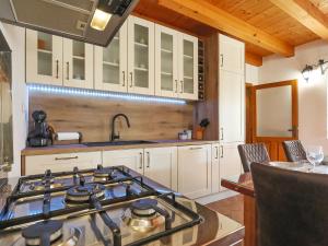 Kuchyňa alebo kuchynka v ubytovaní Holiday Home Ceko by Interhome