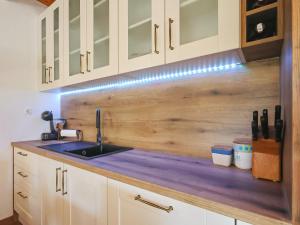Kuchyňa alebo kuchynka v ubytovaní Holiday Home Ceko by Interhome
