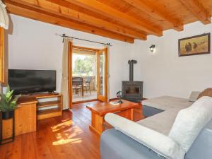 Televízia a/alebo spoločenská miestnosť v ubytovaní Holiday Home Ceko by Interhome