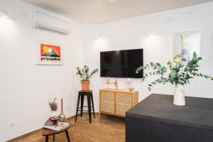 Afbeelding uit fotogalerij van Perina apartments in Podstrana +48 foto's